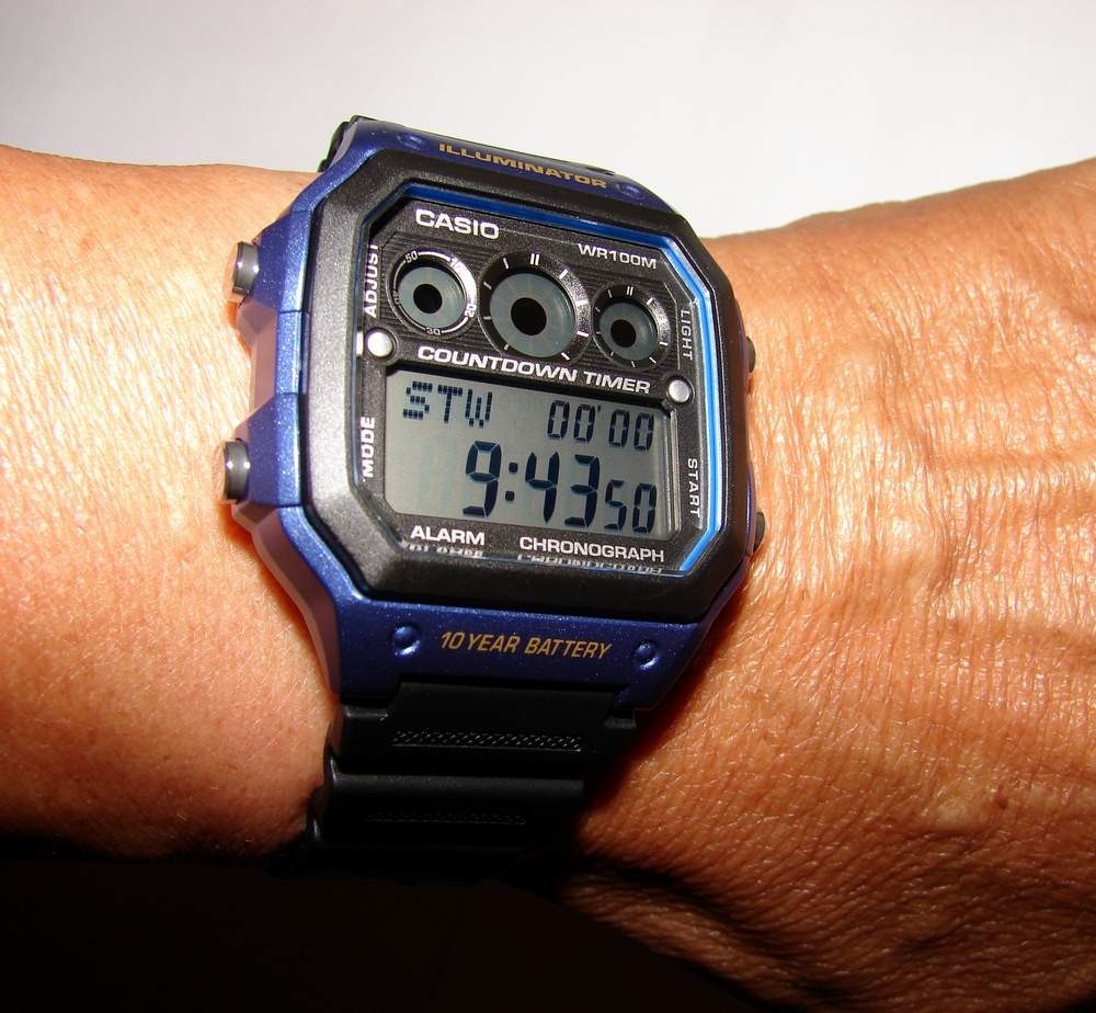 Унисекс часы CASIO Collection AE-1300WH-2A